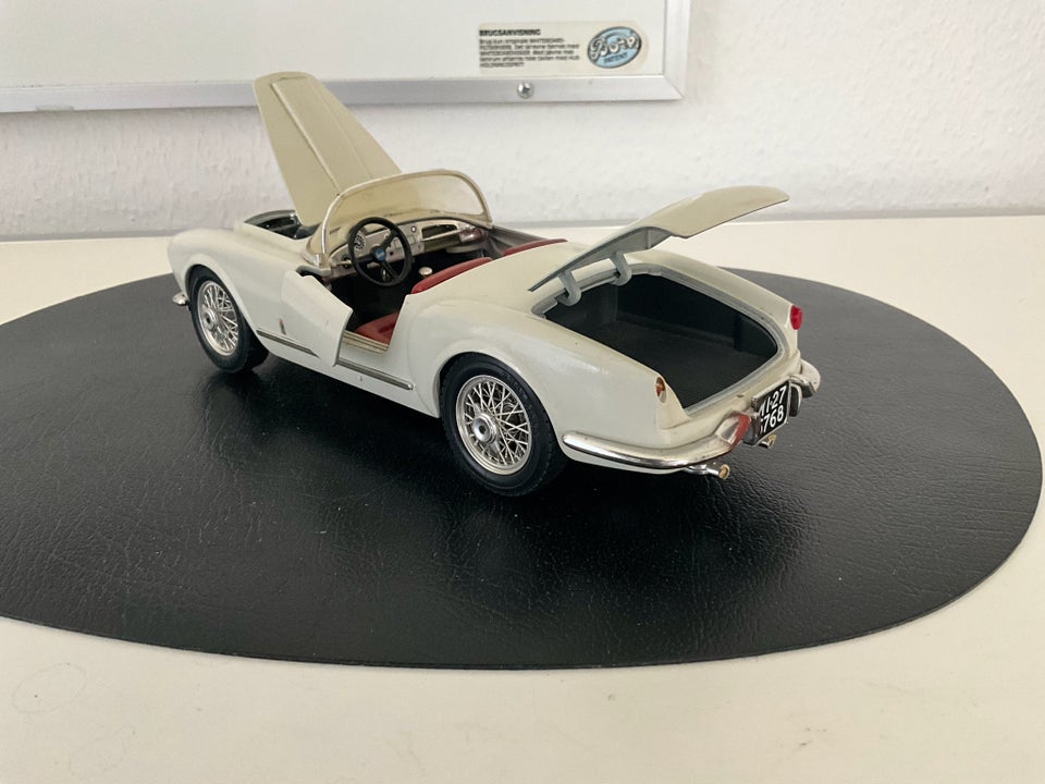 Modelbil, Bburago Lancia Aurelia B24 Spider 1955, skala 1 :