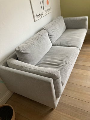 Sofa, stof, Flot kvalitets sofa uden pletter.
Hynderne trænger til at blive banket på plads men elle