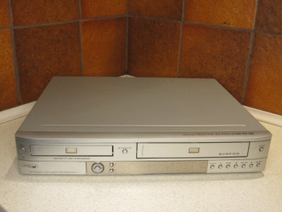 VHS videomaskine, Lumatron, DVDCR-15 (KOPI-maskine), God, 
- COMBI recorder
- DVD-recorder & VHS-rec