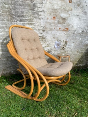 Bambusstol / loungestol i bambus, Bambusstol / lænestol i bambus

Skøn ældre stor bambuslænestol med