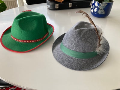 Hat,  Grøn og grå,  Filt,  God men brugt, To tyrolerhatte sælges. Den grå har kun været brugt en gan