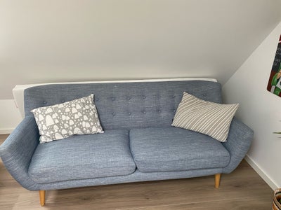 Sofa, 3 pers., Super fin stand. 

Enkelte pletter. Se billede 3. Er ikke forsøgt vasket af. 

180 la