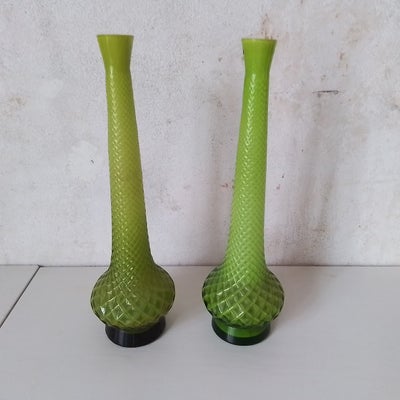 Glas, Vase, 2 flotte retro limegrønne glasvaser , H 25 cm. Fejlfri. Samlet 600 kr