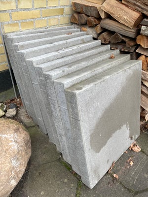 Havefliser, b: 60 l: 60 h: 8, 9 stk, 9 Gammel rand havefliser beton i grå sælges
Helt nye 
Nypris pr