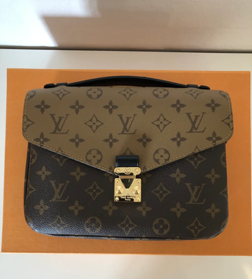 Crossbody, Louis Vuitton, læder, Pochette metis reverse - helt ubrugt, har ligget i sin kasse i lang
