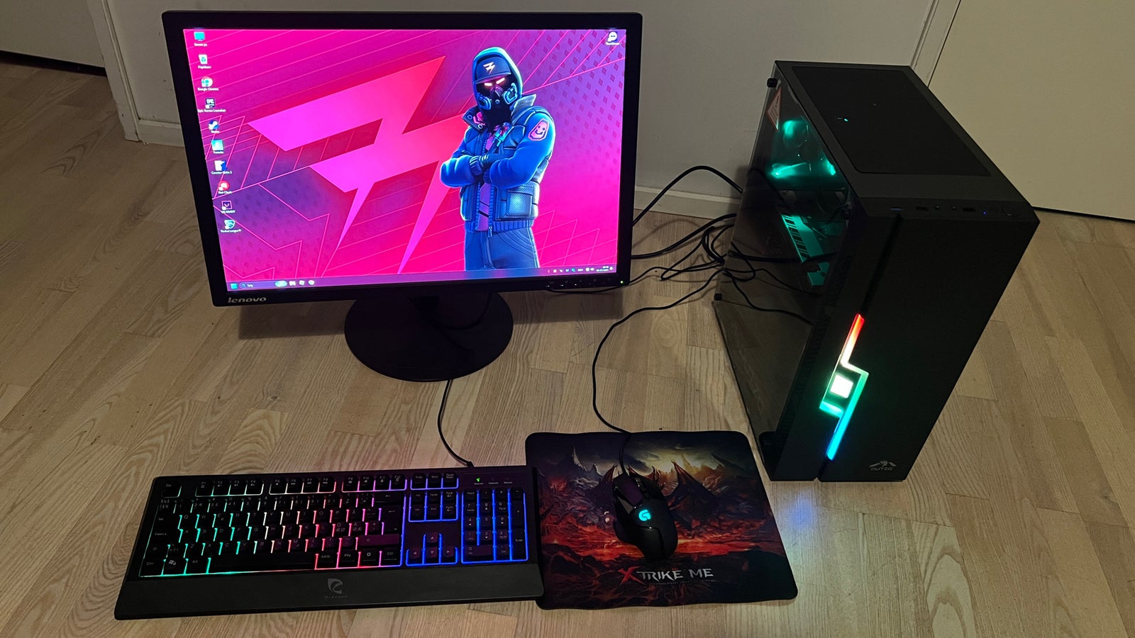 Intel, (Ny) Gamer PC Setup RGB Fortnite CS, Perfekt