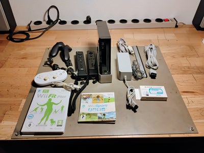 Nintendo Wii, Eu, God, Lige testet alt fungere perfekt med 2 orginale Wii remote med nunchuks samt 2