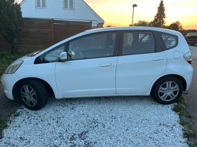 Honda Jazz, 1,4 Comfort, Benzin, 2009, km 334771, hvid, træk, klimaanlæg, aircondition, airbag, 5-dø