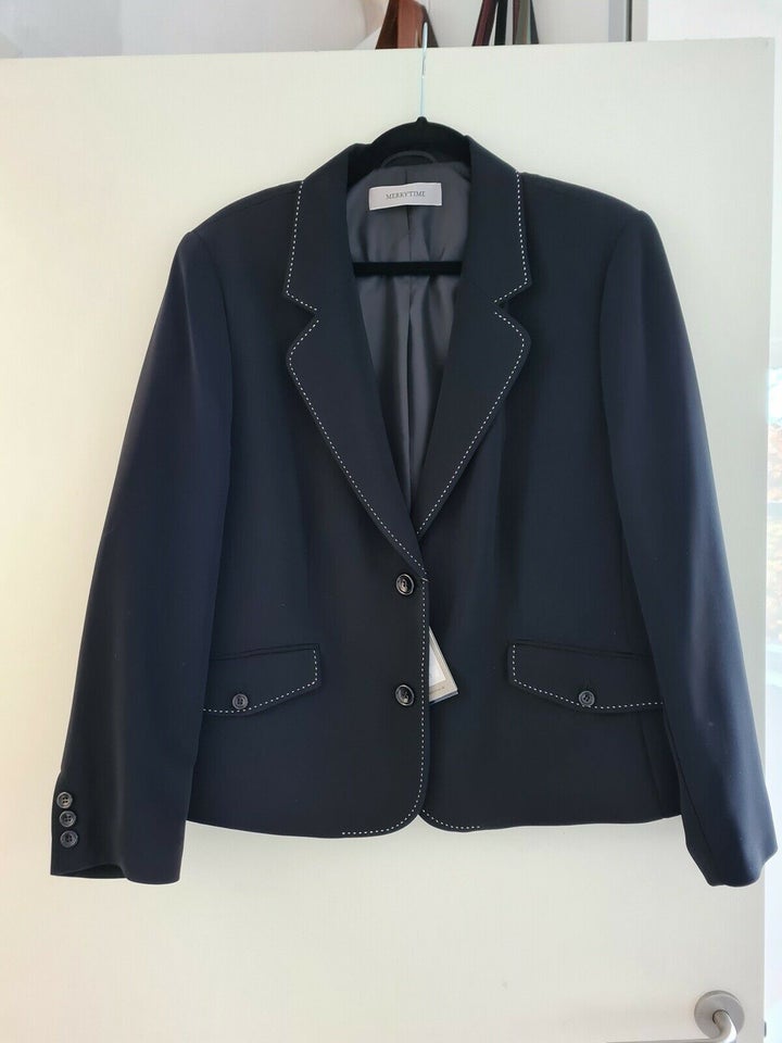 Blazer, str. 46, Merrytime