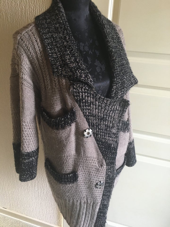 Cardigan, Munthe plus Simonsen, str. 38