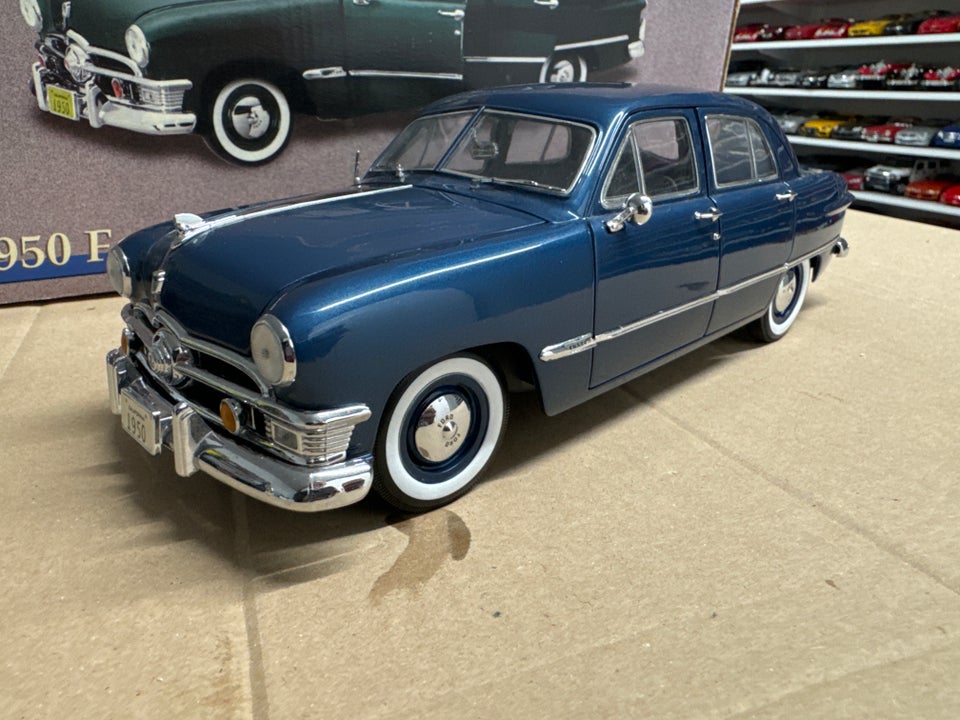 Modelbil, Ford Custom 4-door Sedan 1950 1/18, skala 1:18