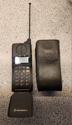 Motorola 5200, Retro mobiltelefon i fin stand med itui.