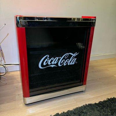 Mini Cooler, andet mærke Coca cola, Coca cola køleskab i god stand. Har været brugt på et værelse. H