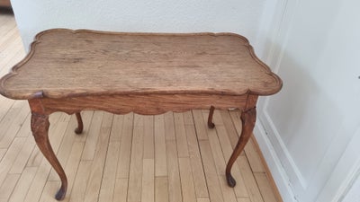 Sofabord, andet materiale, b: 47 l: 86 h: 54, Smukt gammelt sofabord med flotteste udskæringer og fø
