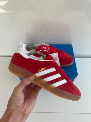 Sneakers, str. 38, Adidas,  Rød,  Ubrugt, Adidas Gazelle 'Better Scarlet Cloud White'

Størrelse: EU