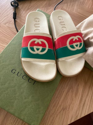 Sandaler, str. 39, Gucci,  Logo farve,  Se foto,  Næsten som ny, De smukkeste Gucci sandaler brugt f