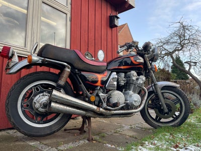 Motorcykel, Honda CB900 Custom, Et hyggeligt vinterprojekt.
Motorcyklen har Kardantræk med 5 gear og