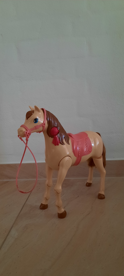 Barbie, Barbie dukke og hest