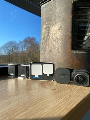 GoPro Hero Black 12, GoPro, Perfekt, Hejsa,

Jeg sælger dette vandvittige kamera fordi jeg ikke brug