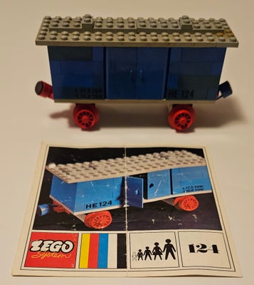 Lego Tog, 124, Komplet med byggevejledning. Med misfarvninger.