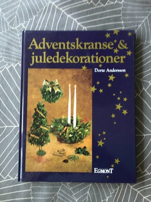Adventskranse & Juledekorationer, Meget smuk bog af Dorte Andersson.
Aldrig brugt.
Sender gerne, hvi