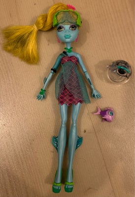 Andet, Monster High, Hun har noget sort i håret og i hendes fiskebowle, ved ikke hvad det er

Køber 
