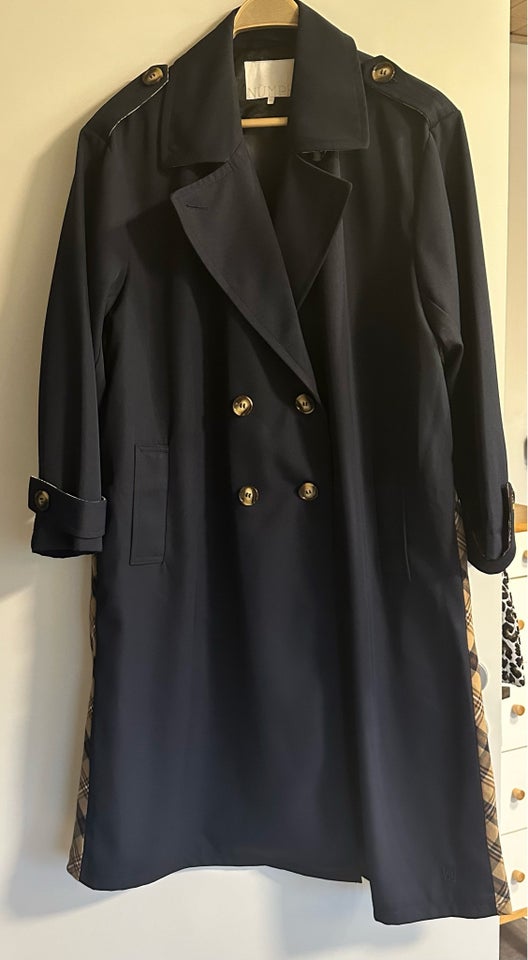 Trenchcoat, str. 40, Nümph