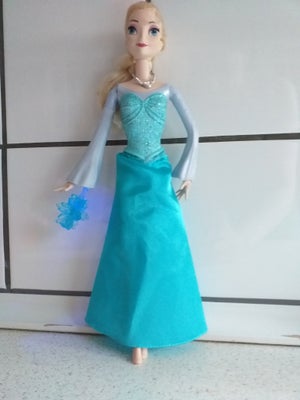 Barbie, DISNEY Mattel Elsa Frost 2014, Mattel 2014
DISNEY
Elsa Frost med nederdel.
Stadig en anelse 