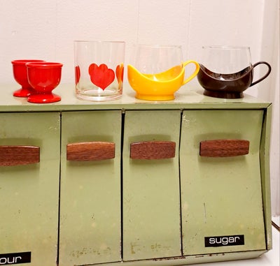 Andre samleobjekter, Retro glas . Hjerter . Æggebægre, Retro plastik  . Retro glas  . Æggebæger  . L