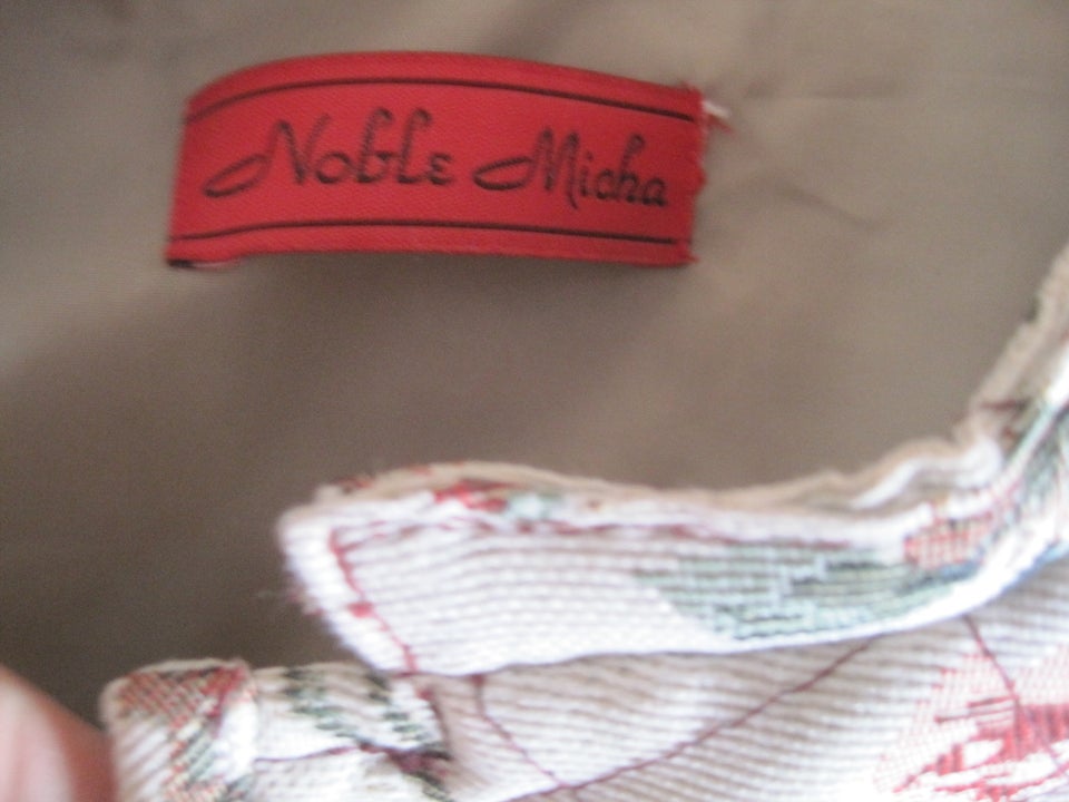 Vest, Noble Micha, str. 44