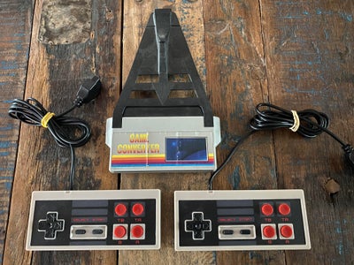 Nintendo NES, Game Genie samt 2 stk ikke originale joypads
der passer til Nintendo NES. Evt forsende