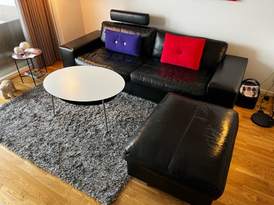 Sofa, læder, 3 pers. , Ilva, Lækker velholdt lædersofa med puf sofa størrelse 250cm bred  97cm dyb 3