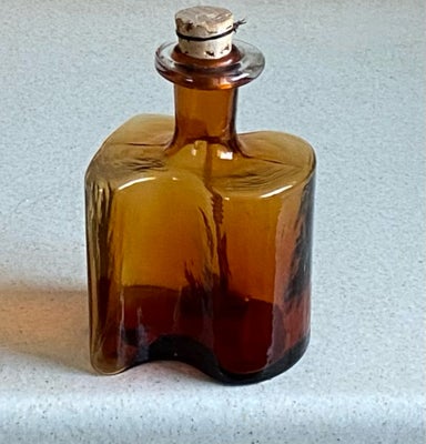 Glas, Flaske, Gul håndlavet kluk glas flaske med kork prop. Af ændre dato. Vintage. Højde 17 cm. Bre