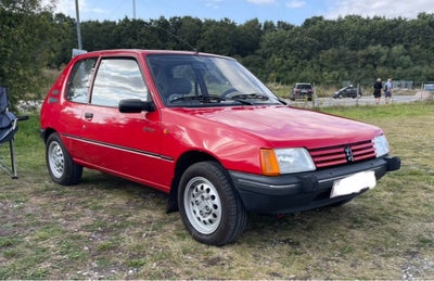 Peugeot 205, 1,4 XR, Benzin, 1988, km 39850, rød, 3-dørs, 14" alufælge, Super unik 205 XR. 

Kun kør