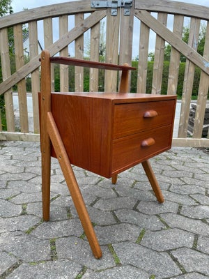 Andet, Vintage natbord fra 1960erne sælges. Bordet er stemplet fra Ørum møbelfabrik. Natbordet frems