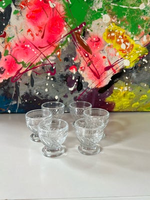 Glas, Æggebægere, 6 æggebægre i klart glas med swirl dekor. Fine på morgenbordet :-) Samlet pris.