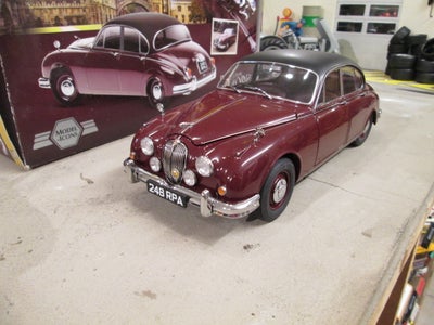 Modelbil, Jaguar mk2 Model-Icons, skala 1:18, Inspetor Morse... Fejlfri med æske