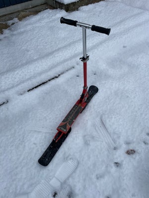 Kælk, Stiga - Snow Kick, str. Op til 50 kg, “Sne-løbehjul” med to korte ski under. Lidt rust hist og