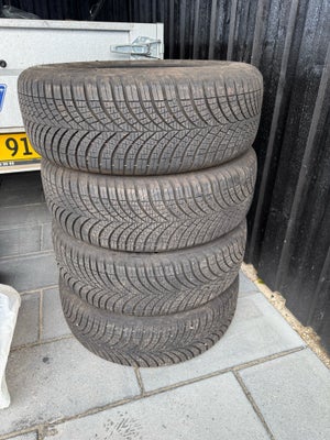 Helårsdæk, Goodyear, 95% mønster, Str. 215/55R18 99V. Kun kørt 2774 km. Har siddet på leasingbil (Ma