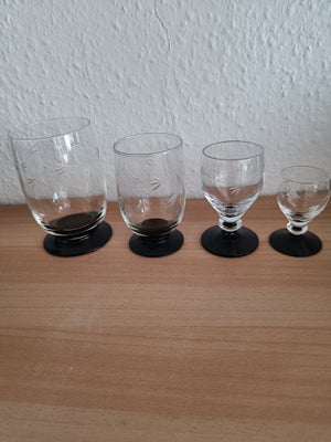 Glas, Glas med sort fod, Holmegaard ranke, Gamle glas med sort fod. 13 stk af hver. Ialt 52 glas. Sn