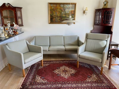 Børge Mogensen, Børge Mogensen sofa nr 2523 og 2 lænestole. En lav og en høj.
Produceret på Frederic
