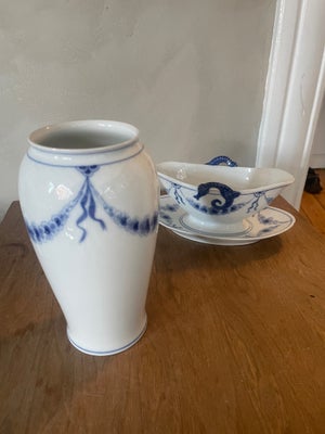 Vase, Vase og gratis sovseskål., Empire fra Bing og Grøndahl, Empire vase fra Bing og Grøndahl i flo