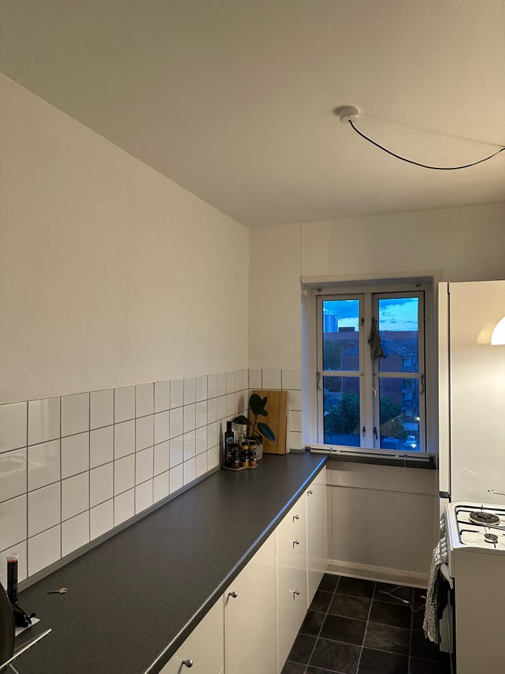 København S, Andelslejlighed byttes, 2300