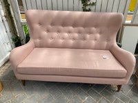 Lyserød sofa