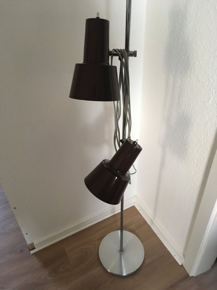 Gulvlampe, Ukendt