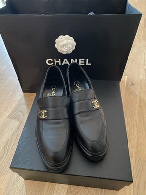 Loafers, str. 39, Chanel ,  Black ,  Leather ,  Næsten som ny, Chanel loafers, size doesn't fit to m