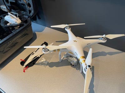 Drone, DJI Phantom SE, Super fin og med lidt ekstra reservedele i fed kasse/ rygsæk. 
Kommer med et 