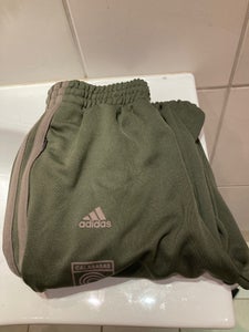 Adidas i Sportsbeklædning - Bukser brugt på DBA