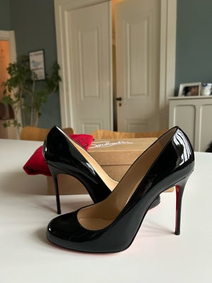 Stiletter, str. 38,5, Christian Louboutin,  Sort,  Patent Calf,  God men brugt, Modellen Fifi 100 Pa