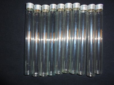 Gamle glasflasker med metalskruelåg, Højde:13 cm.